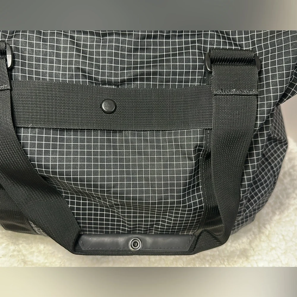 Reebok Black Grid Pattern Gym Duffel Bag Yoga Travel Tote 16x12‎